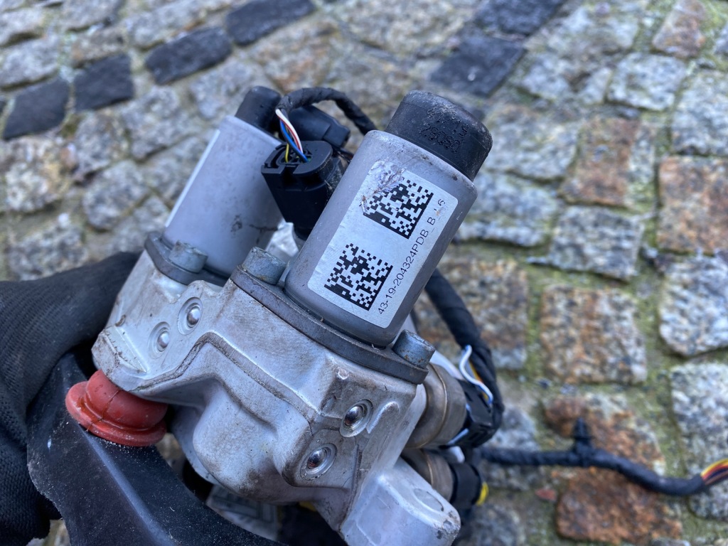 Купити Bmw 5 f10 f11 7 f01 f02 насос підвіска 10641010 оригінал