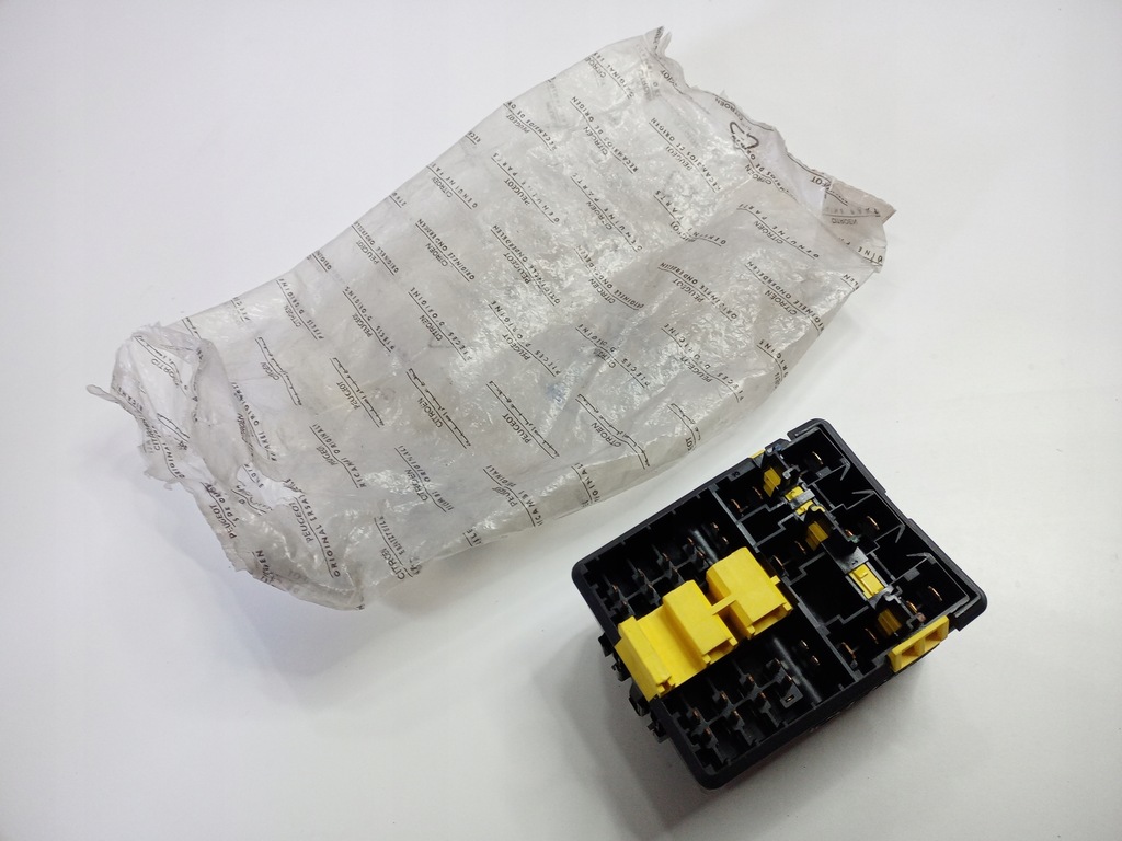 фото №1, Оригинальная коробка предохранителей peugeot 106 306