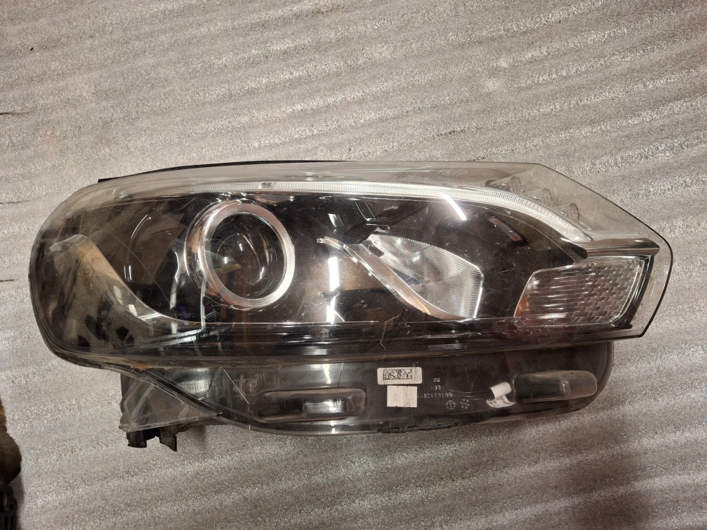 фото №1, Toyota proace лампа правая ксенон 9808237480-00