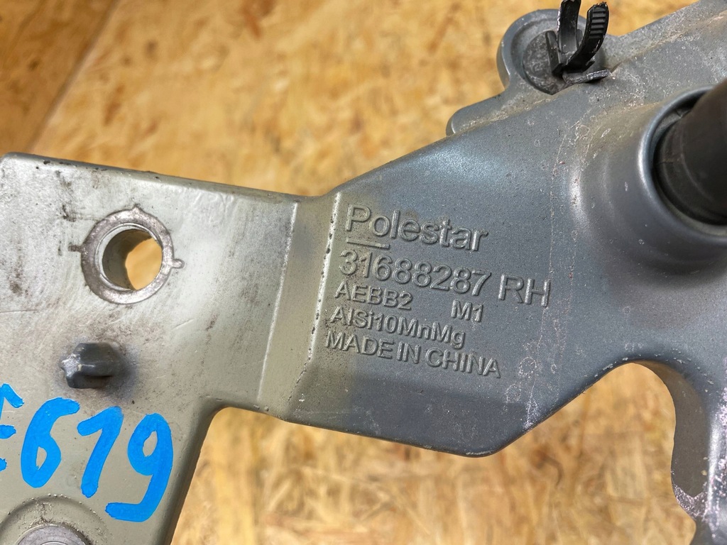 фото №14, Кронштейн кронштейн панель фары лампы перед правый polestar 2 ii 31688287 2020-