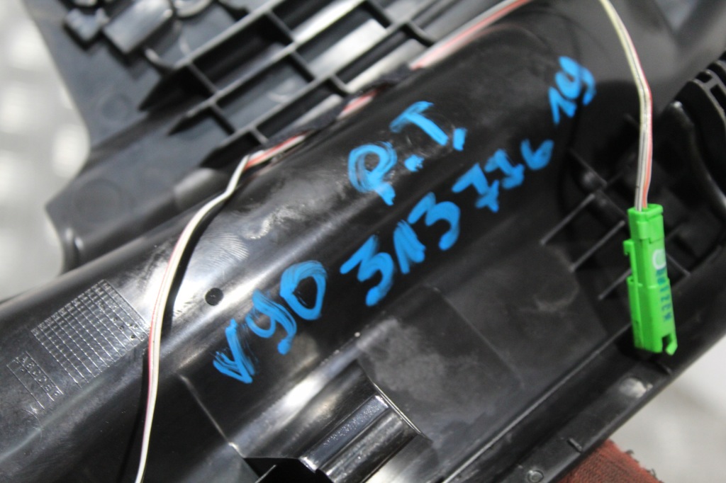 фото №2, Накладка защита порог правый задняя led volvo v90