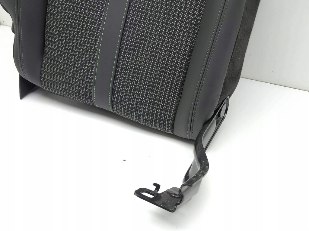 фото №10, Peugeot 2008 ii 2021 задние сиденье