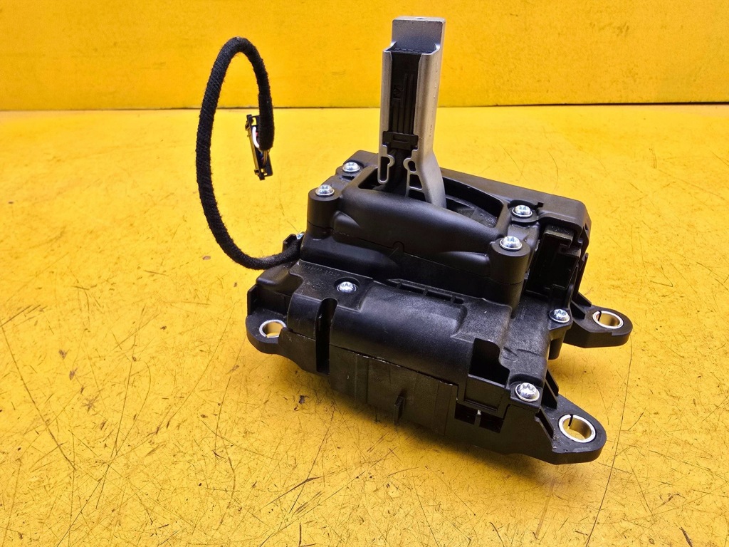 фото №1, Audi a4 s4 b9 2017 домкрат переключения передач / верхний