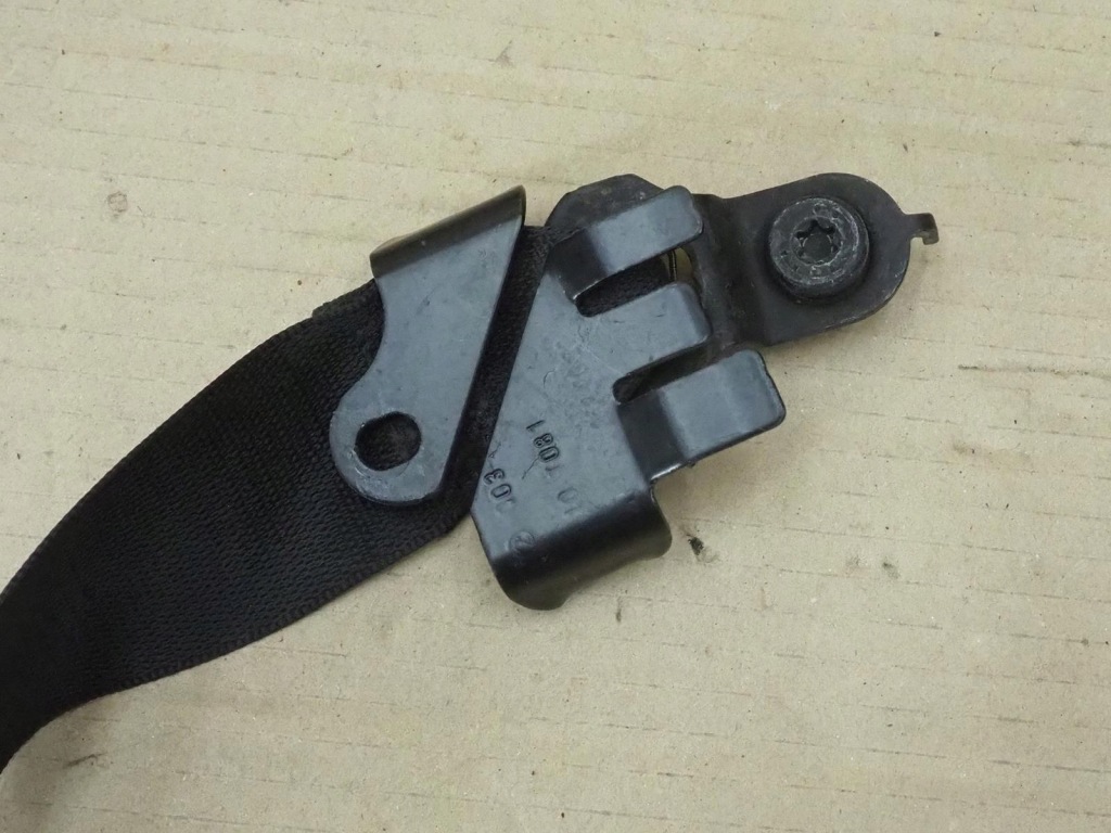 Mercedes w204 a2048602686 ремінь безпеки правий перед Зі Шроту