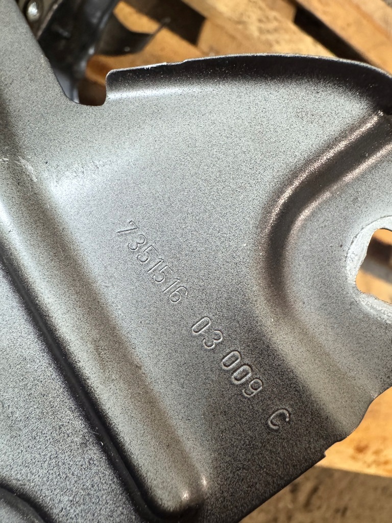 фото №5, Bmw x1 f48 кронштейн крила правий перед 7355992 7329448