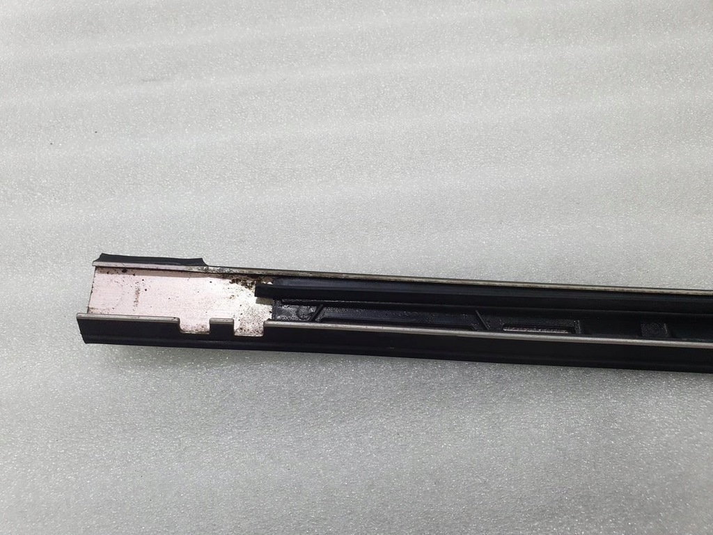 фото №11, Молдинг скло лобове права mercedes w204 0800023