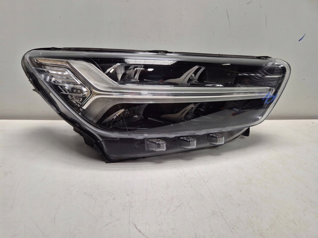 Купить Фара правый перед фара европа  full led 32133578 volvo xc40 2