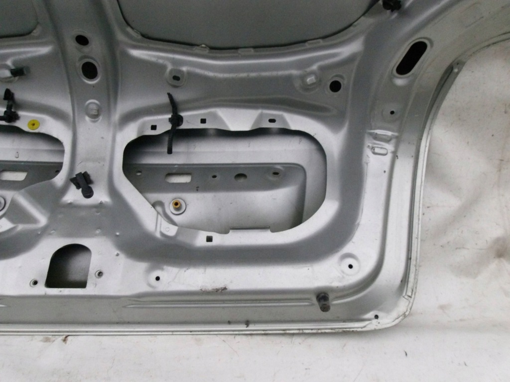 Крышка багажника багажника toyota avensis t25 седан 1 Доставка