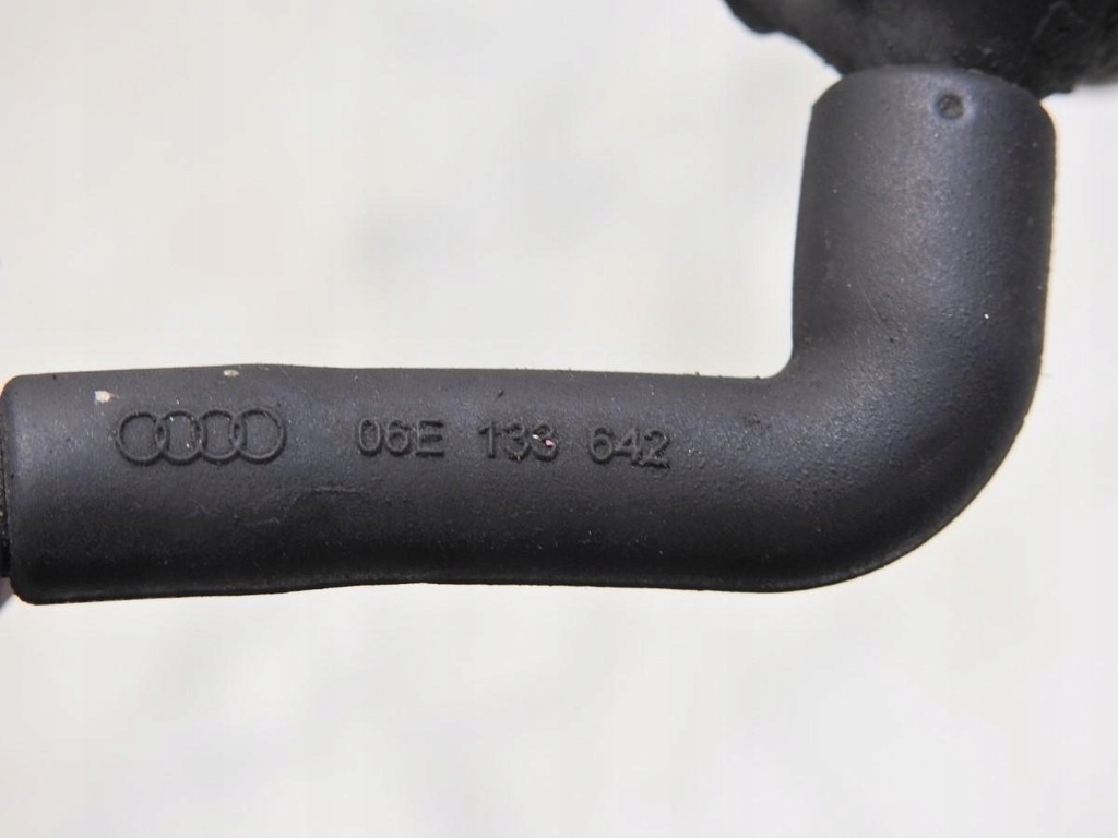 фото №6, Шланг вакуумa audi a6 c6 3.2 fsi 06e133642