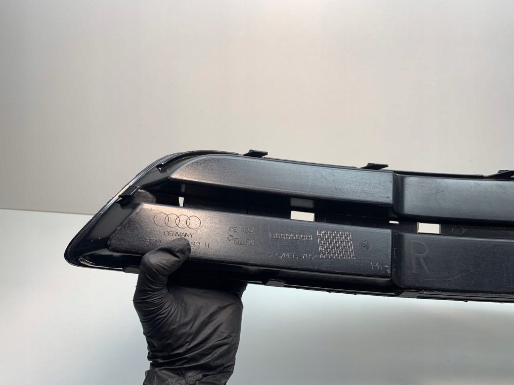 Audi a3 рестайлинг  решётка  решётка бампера правая  перед 8p0807682h с Разборки