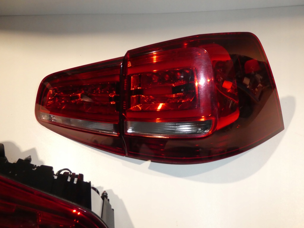 Фара ліхтарі  ліва + правий задній vw sharan 2 рестайлінг  7n0945208 207 308 307 led Доставка