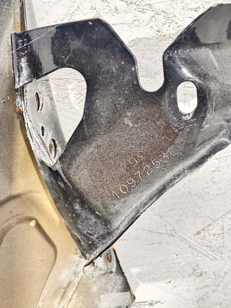 Купити Tesla model 3 3 крило ліве перед передній