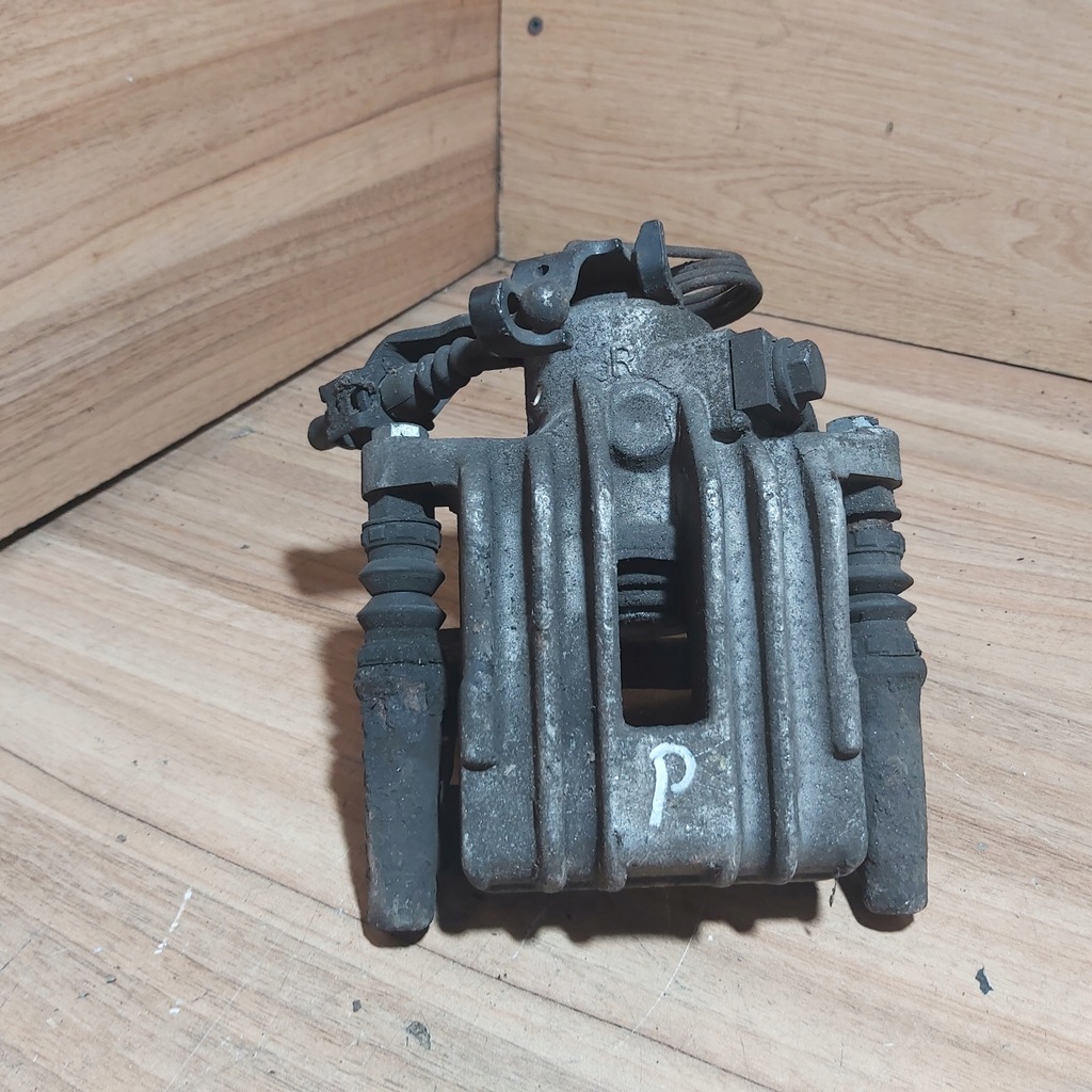 фото №1, Суппорт правый задняя audi a3 8l 1.6