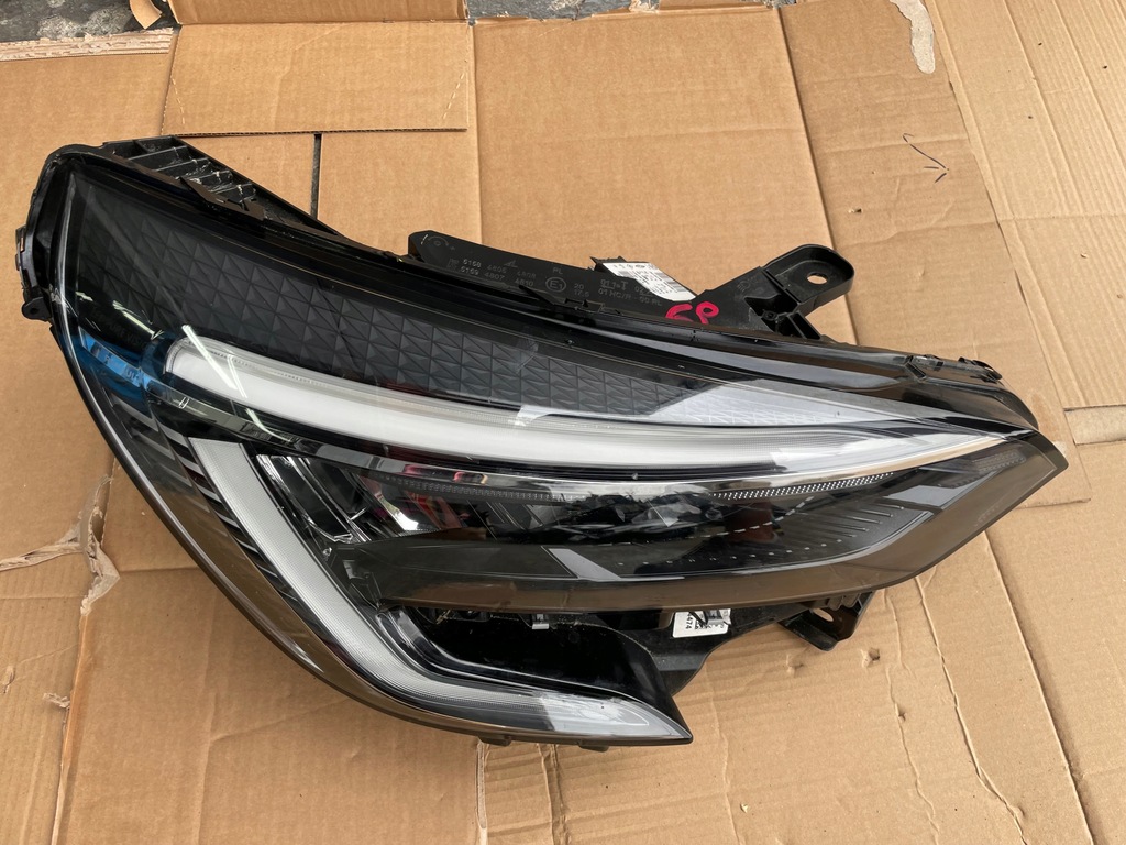 фото №1, Лампа правая правый full led clio v 260109379r