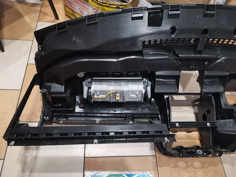 фото №12, Панель приладів приладова панель  панель приладів каркас vw golf v