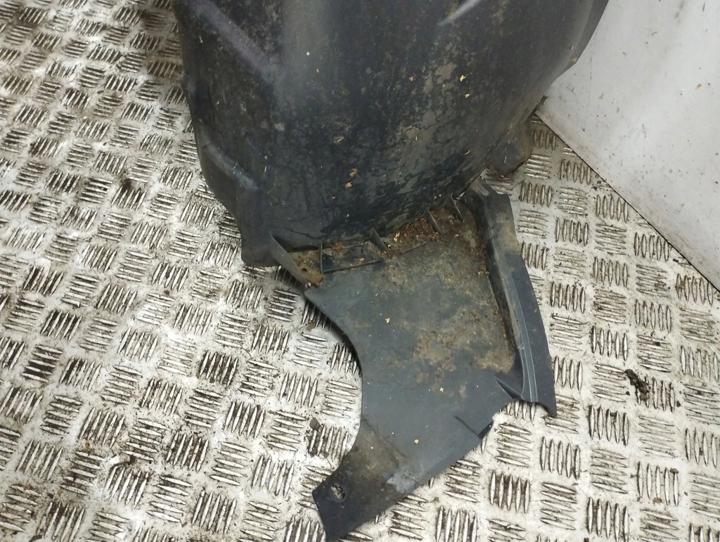 фото №8, Ford focus c-max 2005 левая сторона подкрылок передние