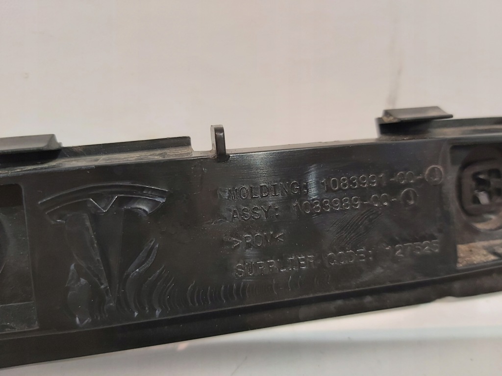 Напрямна бампера задня лівий правий tesla 3 model в Україні