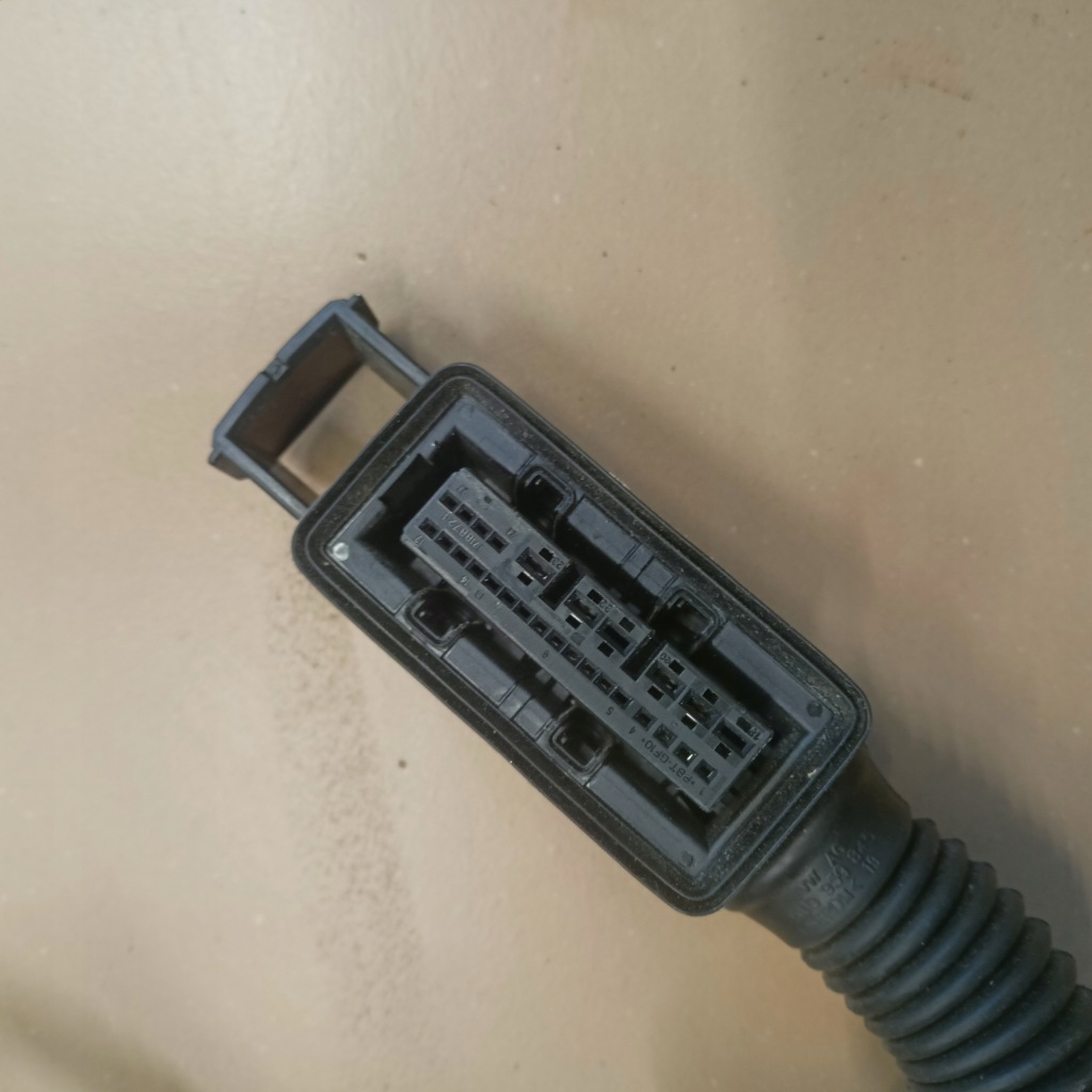 фото №4, Audi a6 c7 istalcja дверь колодка