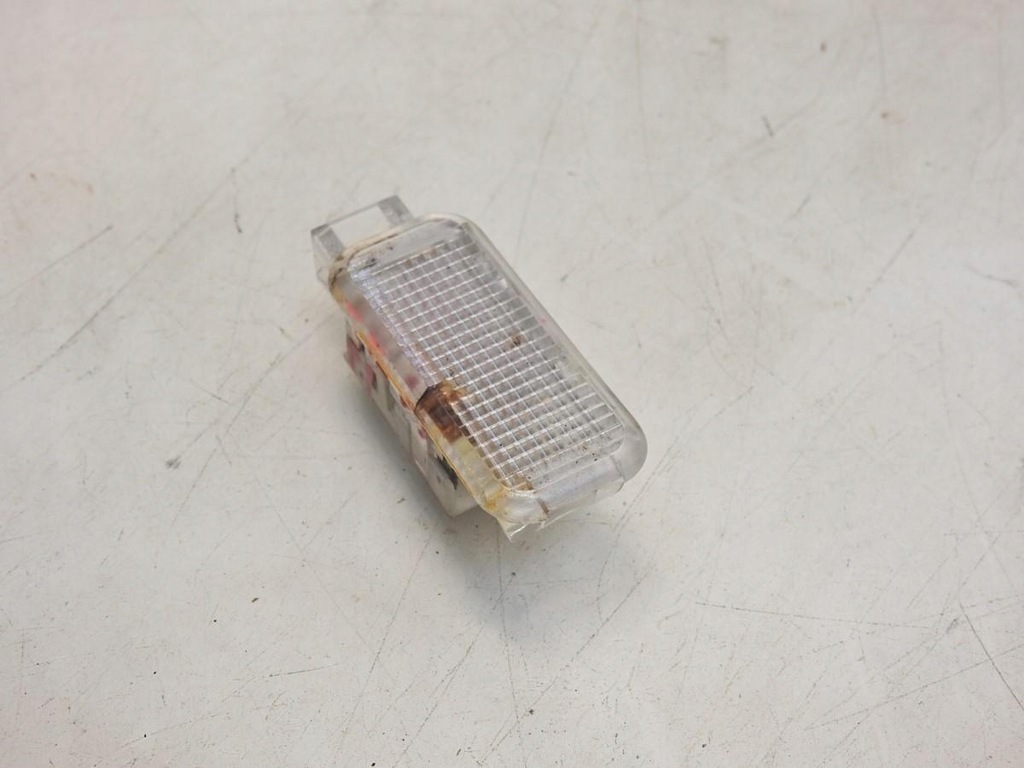 фото №7, Лампа освітлення салону audi a8 d3 8d0947415