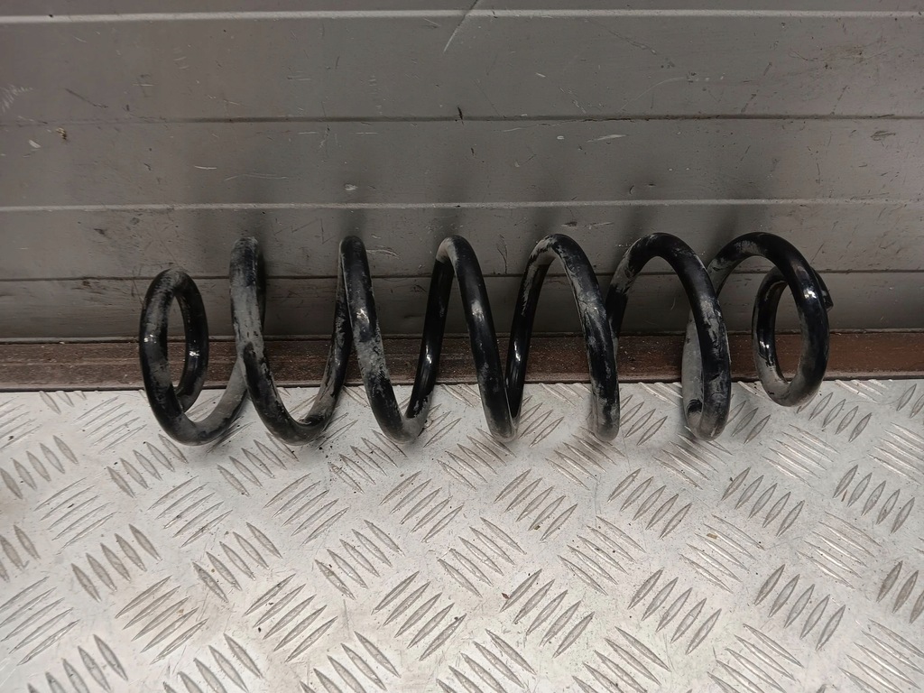 фото №1, Audi q3 8u 2015 пружина задняя