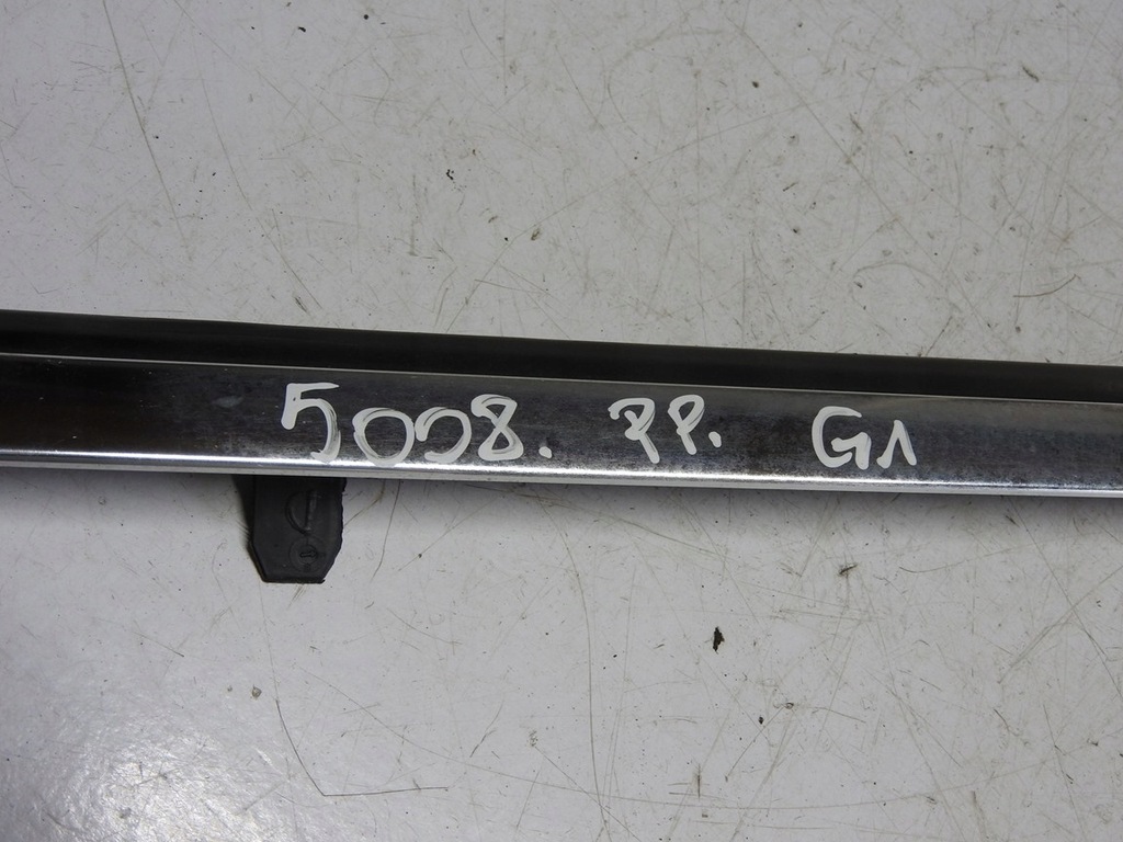 фото №7, Peugeot 5008 i 09-12 молдинг уплотнитель правый перед хром