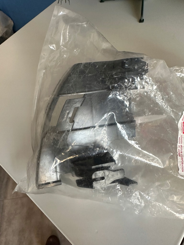 Кронштейн бампера lexus lx570 08-13r 52563-60050 Недорого