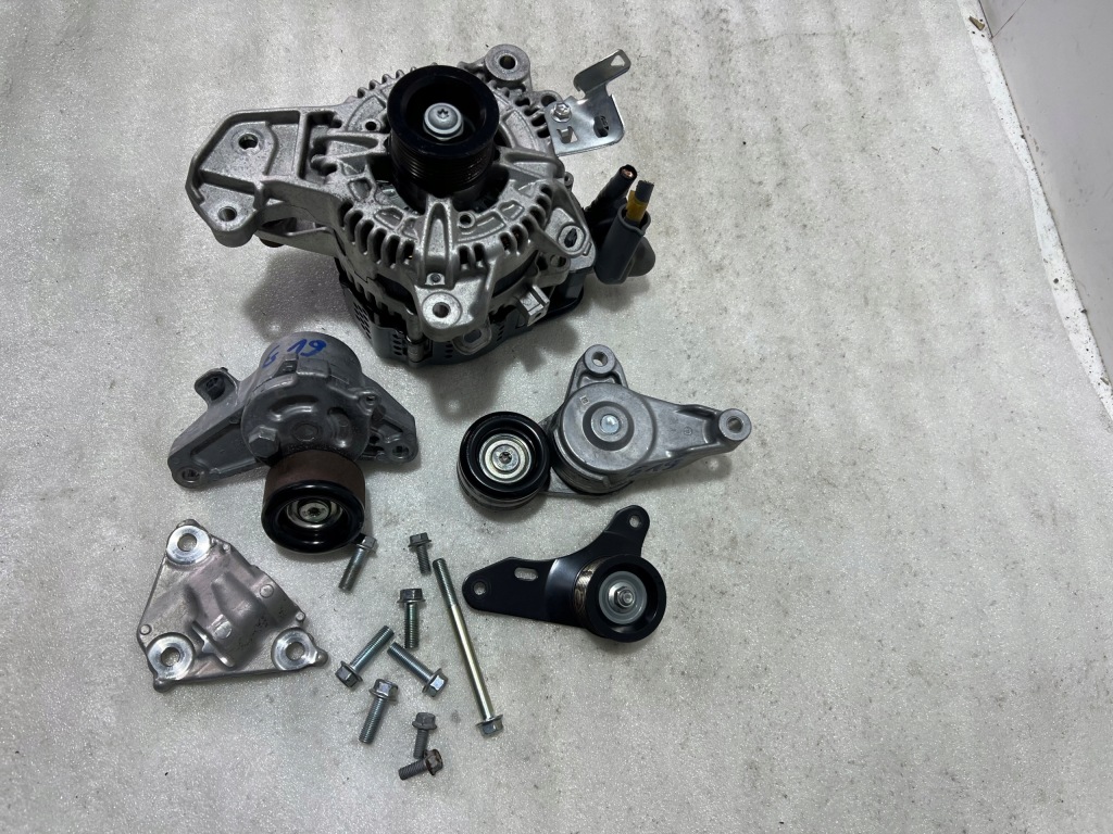 Купити Suzuki vitara генератор 1.4 turbo hybrid рік 2023