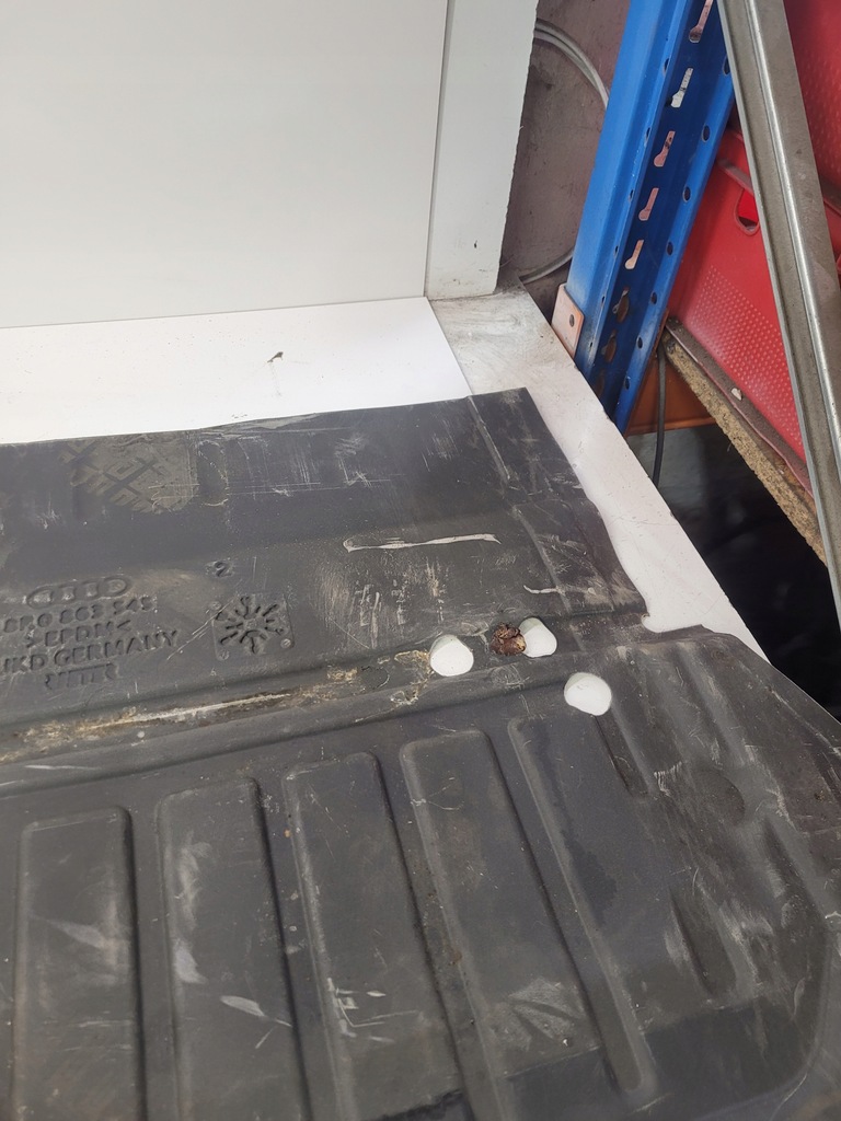 фото №5, Шумоізоляція pod сидіння задня audi q5 8r 8r0863545