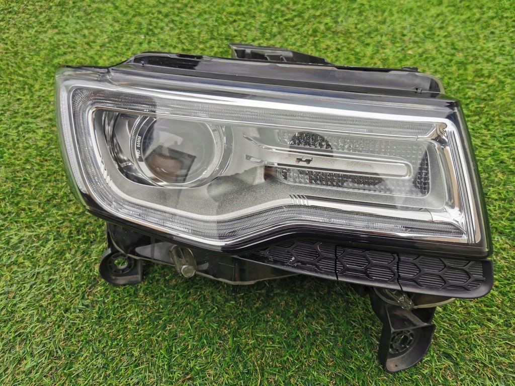 фото №1, Jeep grand cherokee wk2 лампа правая перед