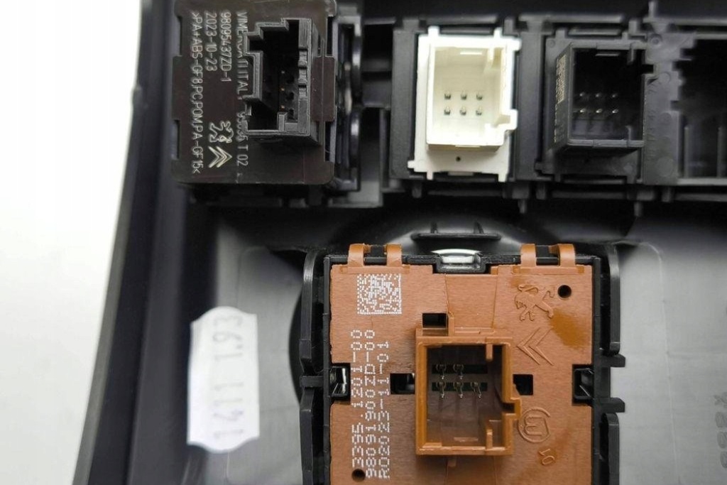 фото №8, Панель перемикачів citroën c4 iii ba_, bb_, bc_ 9831048280 electric 2024