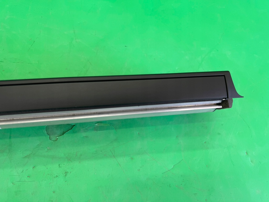 Шторка штора стекло дверь правых задних 4h0861334 audi a8 d4 09- короткий Оригинал