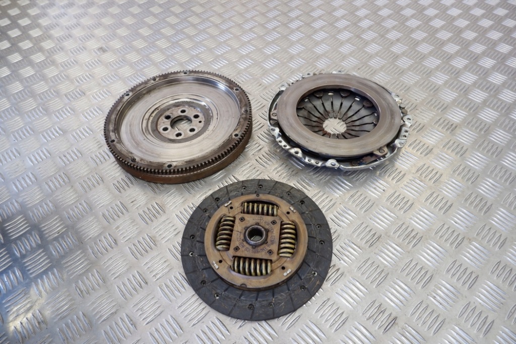 фото №7, Комплект сцепления vw passat b6 3c2 702098 1.9l дизель 77kw 2008