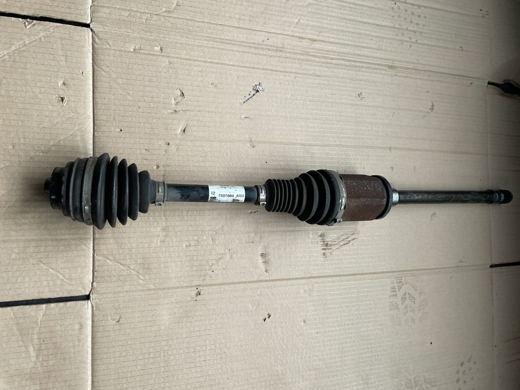 фото №1, Bmw 3 f30 приводной вал правая 7597694