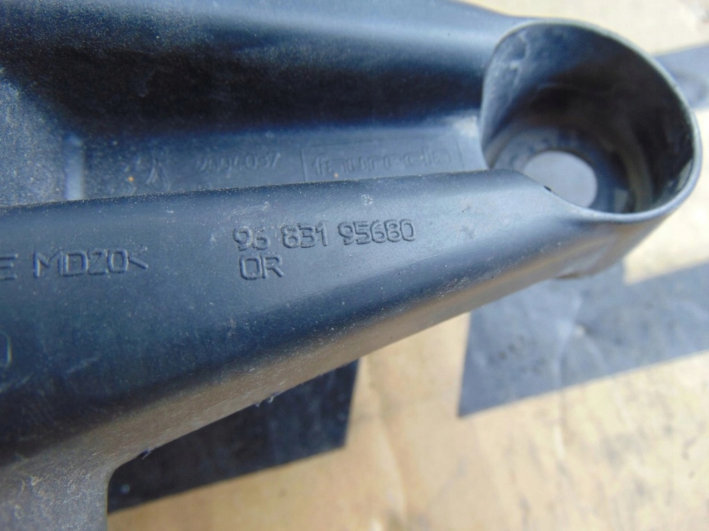 фото №8, Напрямна бампера правий задня peugeot 3008 9683195680