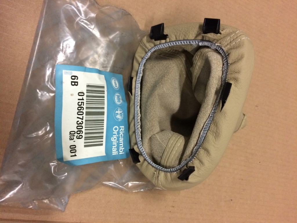 фото №3, Alfa romeo gt чехол домкрата beż кожа + рамка