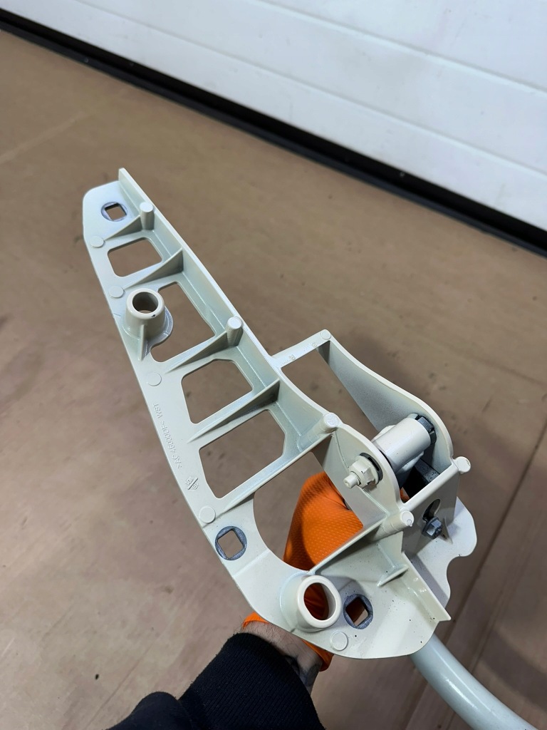 фото №8, Петли крышки задняя, багажника, петля левый, правый mercedes w213 sm c623