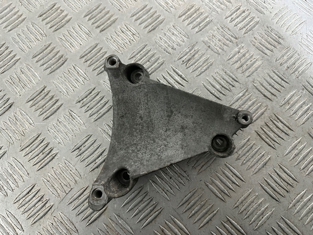 Audi a6 c6 3.2 fsi кронштейн кронштейн компрессора 06e260835c Недорого