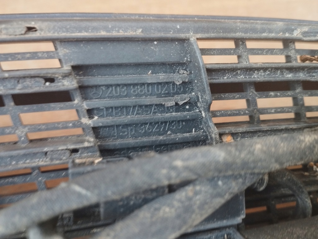 фото №15, Mercedes w203 решётка впуск воздуха капот a2038800205