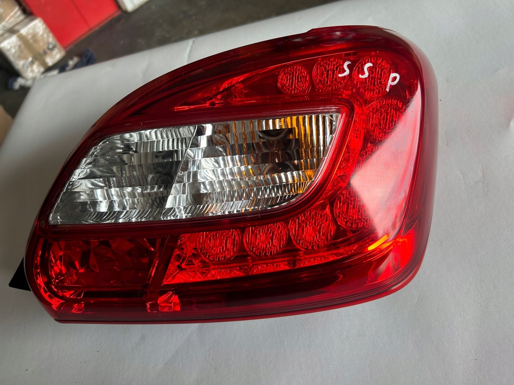 фото №1, Mitsubishi space star lift 16- лампа задня права