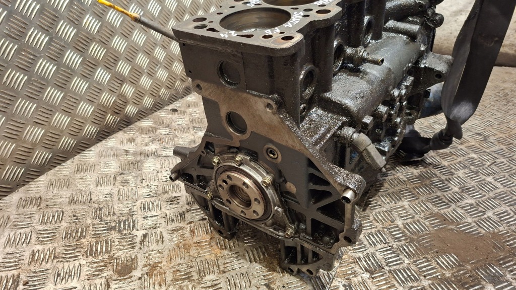 Блок dół двигуна з wałem i tłokami hyundai santa fe i g4js 2.4 Зі Шроту