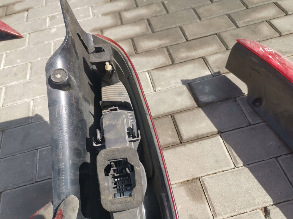 фото №4, Renault оригинальный номер 8200027153 lammpa задняя l