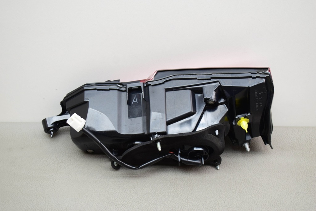 фото №9, Права лампа кришки багажника lexus nx _z1_ w1806 2015