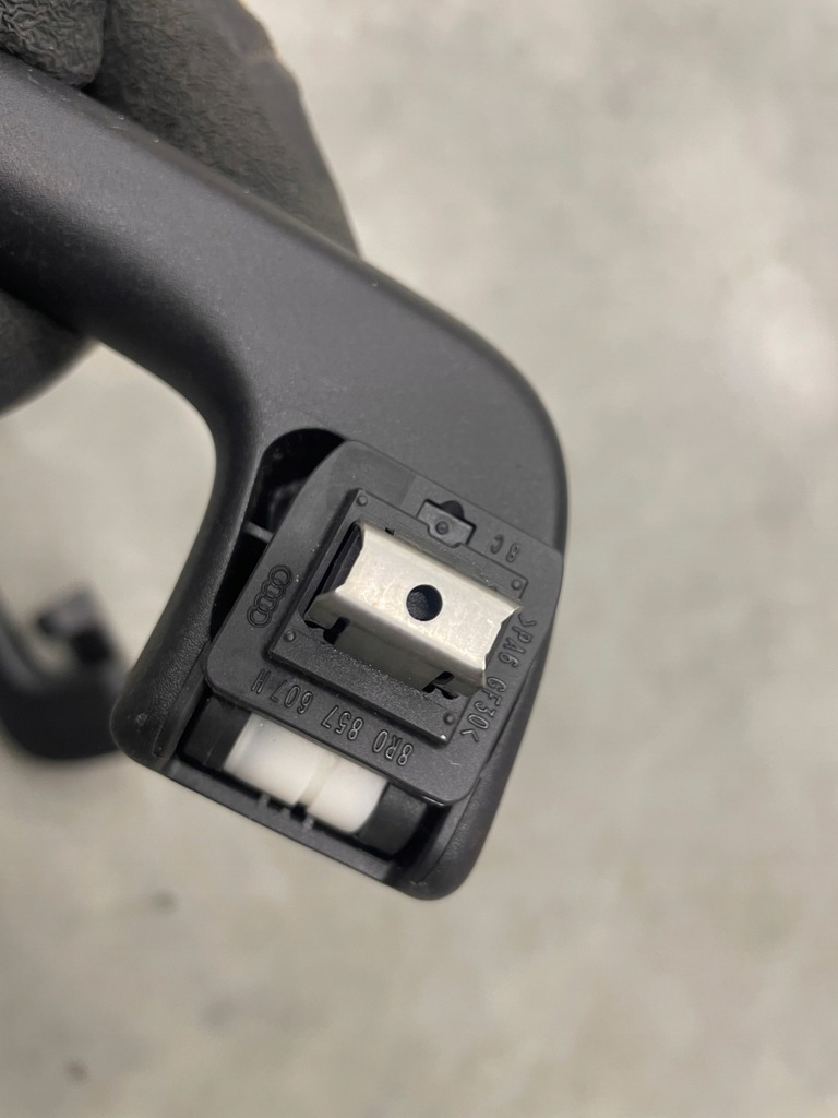 фото №10, Ручка кронштейн потолочный q5 8r a5 8t a4 b9 a5 8w s-line 8r0