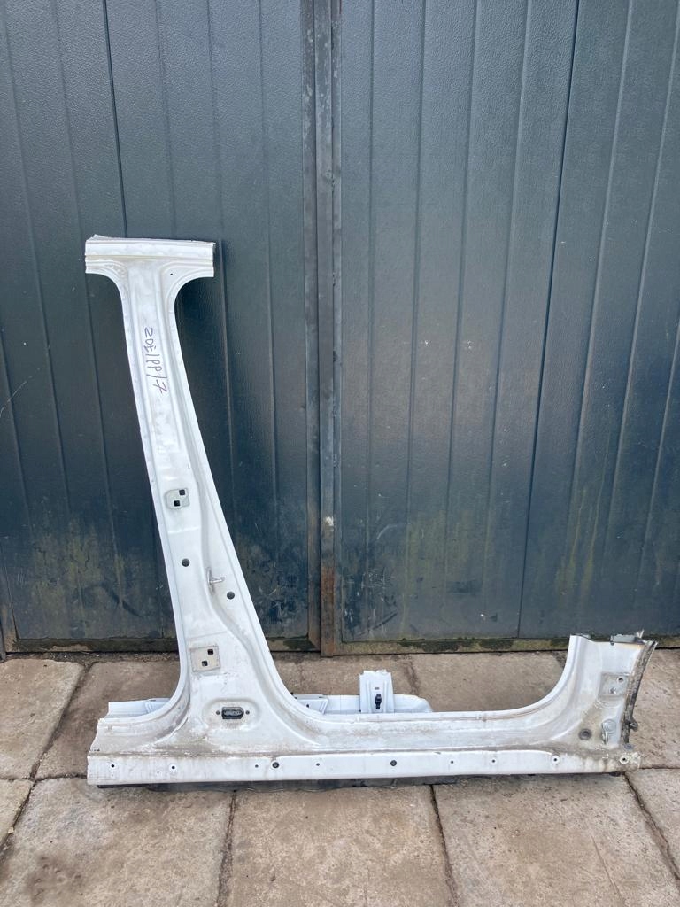 фото №1, Порог блок двигателя правый zoe