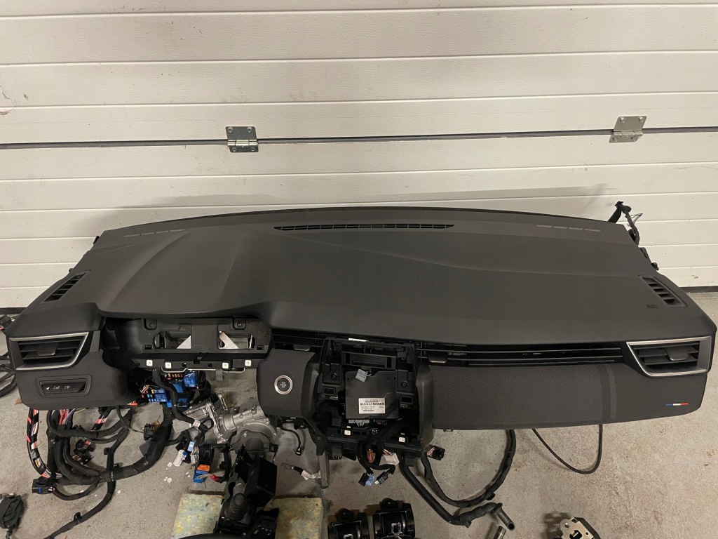 Купити Renault clio v alpine рестайлінг  2023 панель приладів панель  подушки безпеки ремені подушка безпеки натягувач