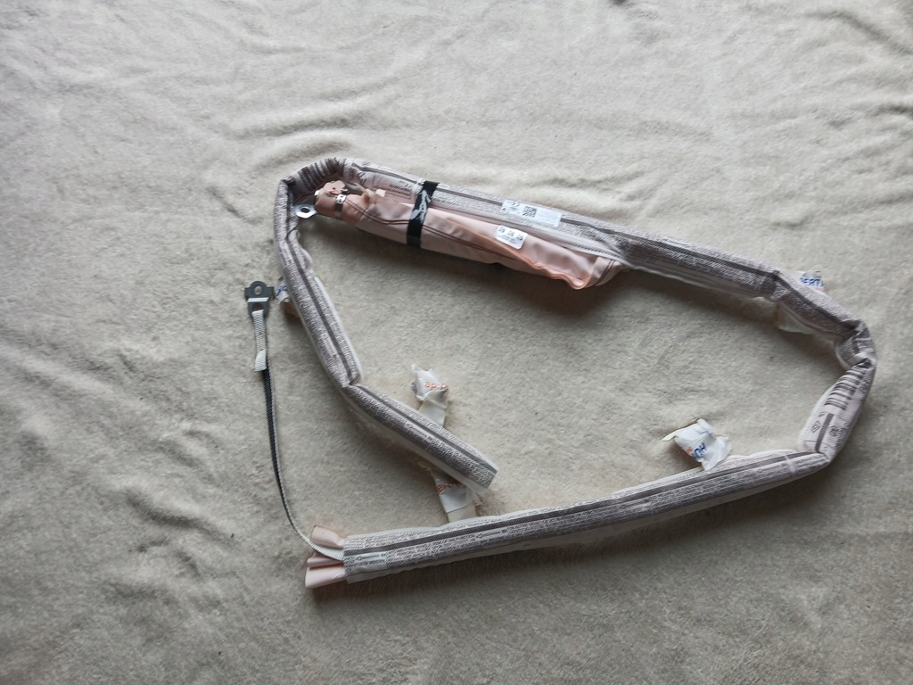 фото №1, Шторка безопасности правая renault megane e-tech 985p07657r