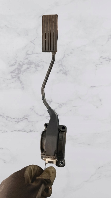 фото №1, Потенциометр газа peugeot 407 04r