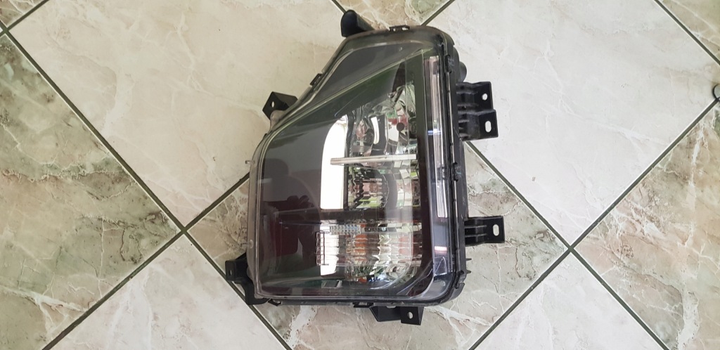 Купити Mitsubishi l200 v 2019-2025 протитуманна фара правий