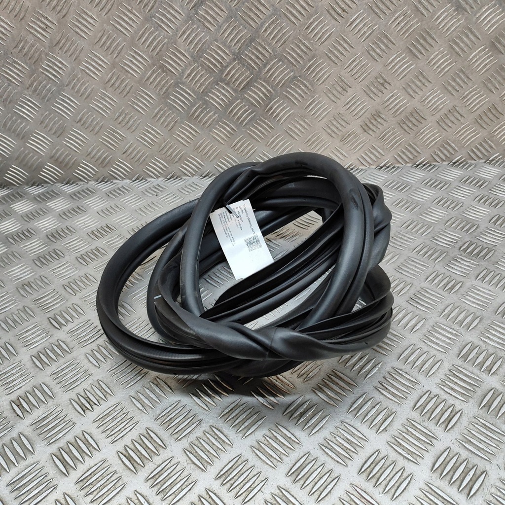 фото №6, Hyundai ioniq 6 2023 правая сторона прокладка дверь передних