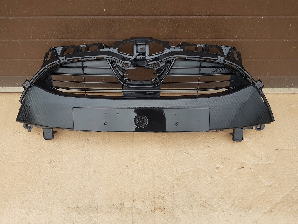 фото №1, Toyota yaris iv 2020- решётка бампера средняя